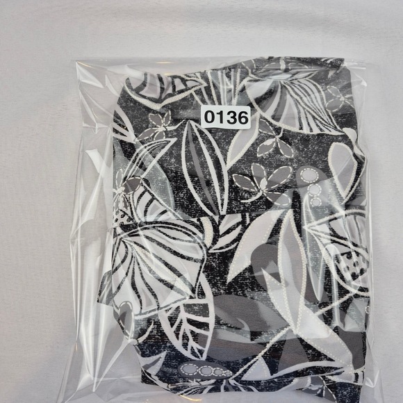 Weekends by Chicos Black White Floral Zip Front Jacket Womens Size 1 Lightweight - Picture 11 of 11